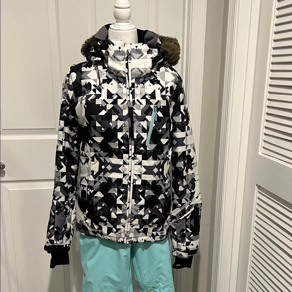 Ski Jacket and Pants by Roxy. Geometric Black and White with Teal accents.